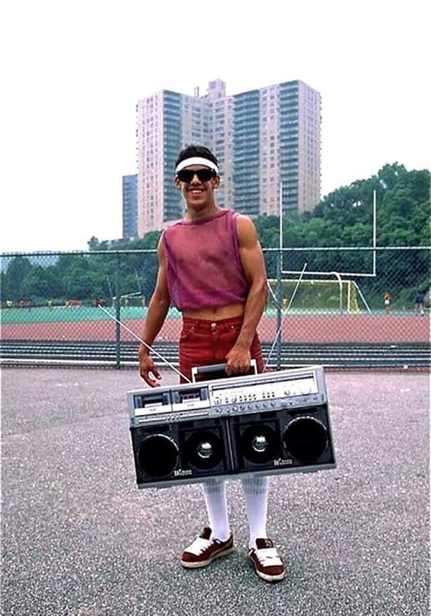Молодой человек со своим бумбоксом. Нью-Йорк, 1989 год.