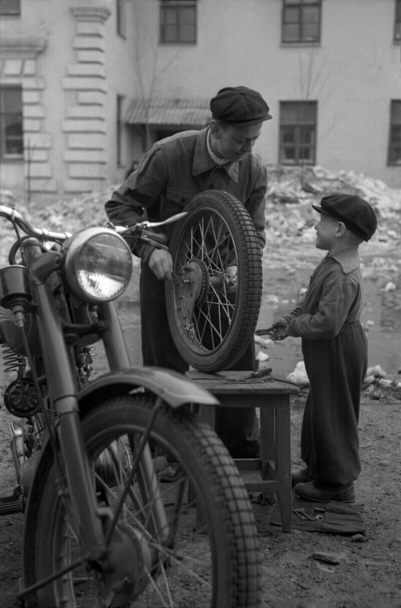 1956. «Вам помочь?». Иваново