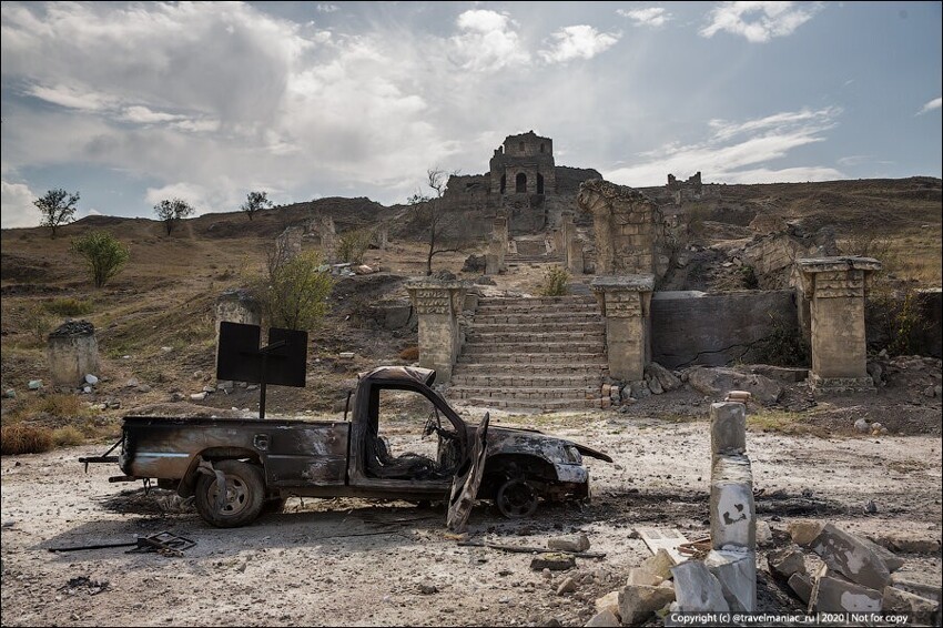 Заброшенная съемочная площадка в Крыму, на которой снимали фильм о войне в Сирии