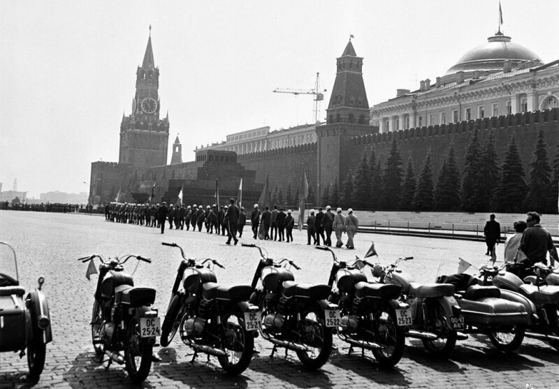 Участники мотопробега Москва – Варшава – Москва. СССР. 25 апреля 1955 г.