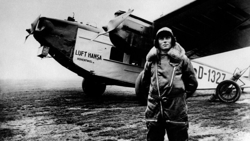 Ганс Баур, пилот Люфтганзы, позже ставший личным пилотом Адольфа Гитлера, а с 1945 по 1955 заключённым лагеря военнопленных № 388 в Сталиногорске.  Фото сделано в Германии 31-е декабря 1927 г.