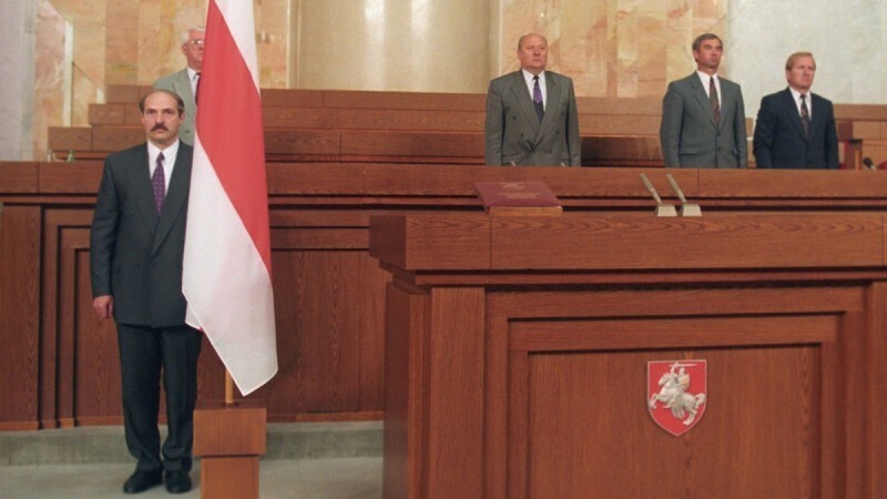 Лукашенко дает присягу, 1994 год.