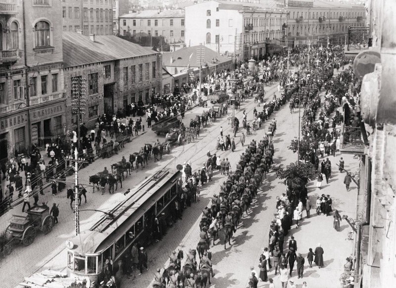 Польские войска входят в Киев во время польско-советской войны, 1920 г.