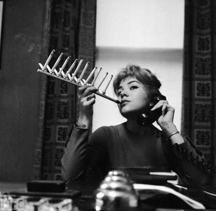 Держатель для сигарет, 1955
