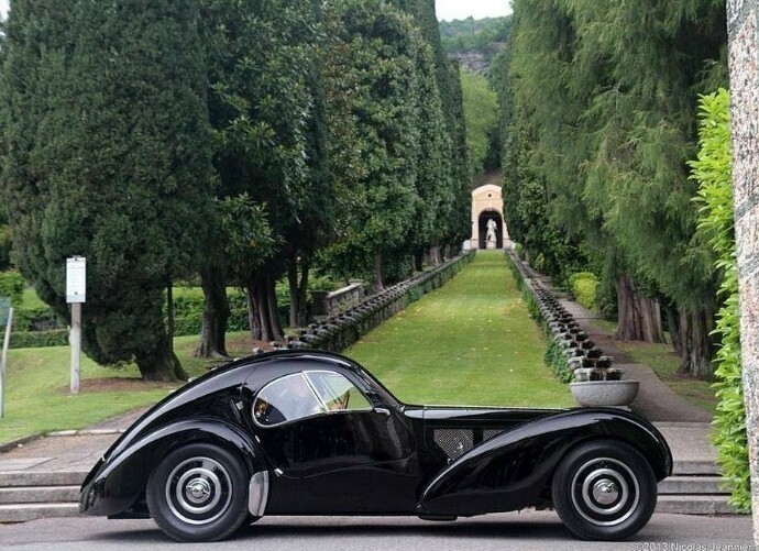 Автомобиль Bugatti Type 57SC Atlantic - один из самых дорогих в истории