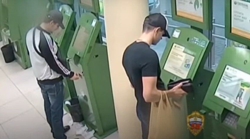 Москвич "надул" банкомат на миллион рублей, загрузив в него двухтысячные бумажки