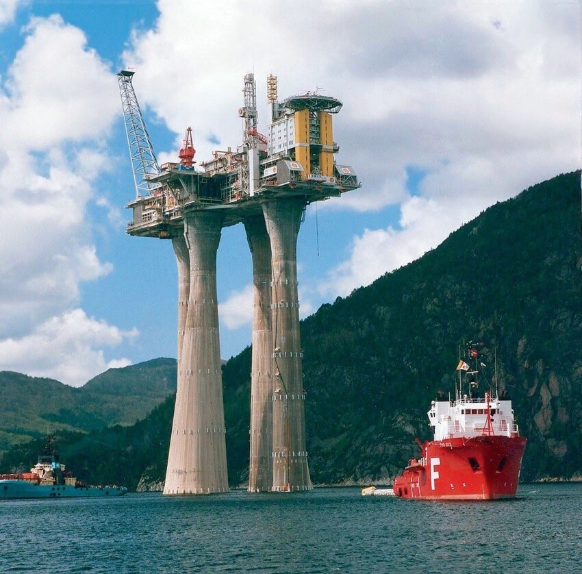 Самый высокий движимый объект в мире: нефтедобывающая платформа, построенная в Норвегии