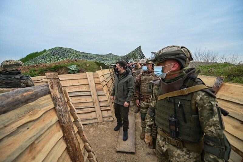 Зеленский создаёт на Украине диванные войска