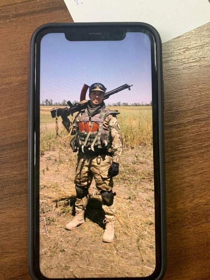 Две фотографии с оружием в составе нацистского полка "Азов".