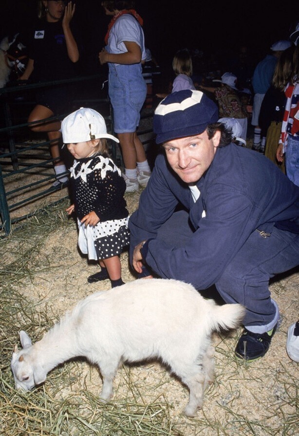Робин Уильямс с дочерью в зоопарке, 1991 г.