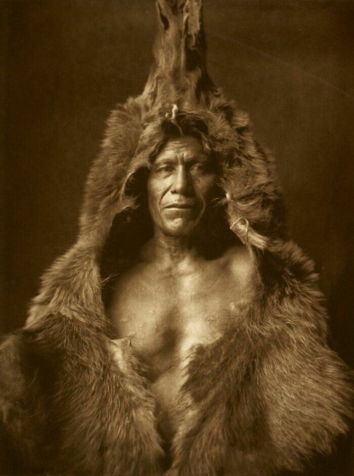 11. Воин племени Арикара "Медвежий живот". Северная Дакота, США, фото Эдварда Кертиса (1909)