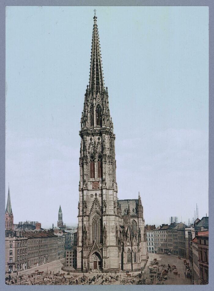 Николаикирхе, Берлин. Была самым высоким зданием мира до 1877 года. Разрушена бомбежками в 1943 г.