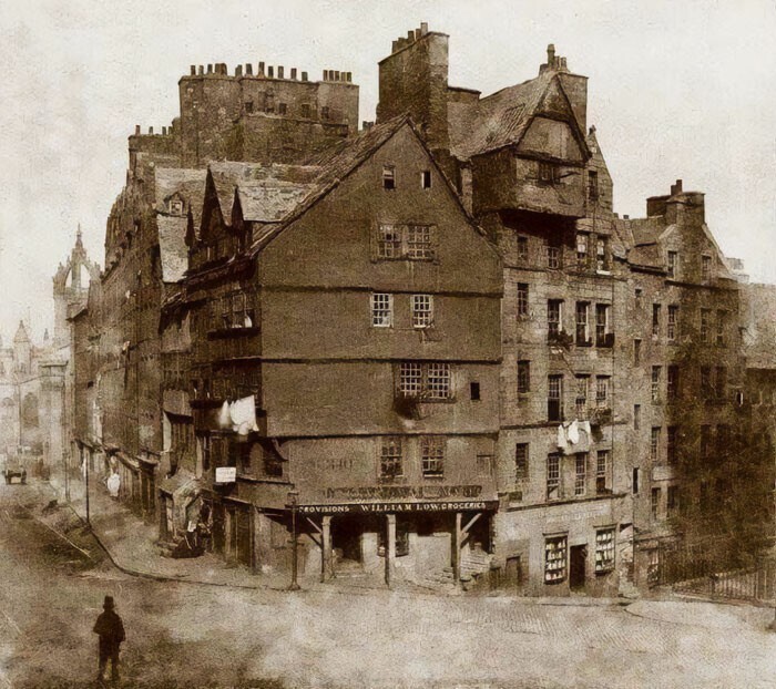 Баухед Хаус в Эдинбурге, Шотландия. Построенный в начале XVI века, он был снесен в 1878 году. Многие местные жители оплакивали утрату, считая дом одной из самых ярких реликвий старого города