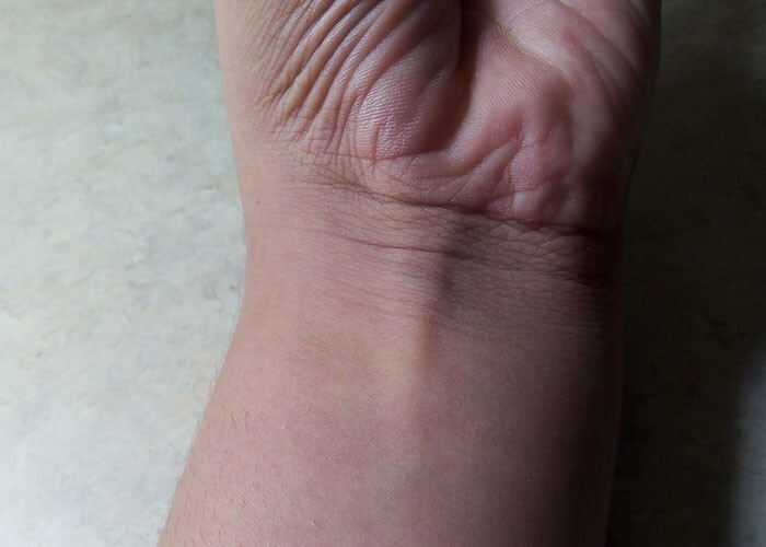 32. У 14% людей нет мышцы Palmaris Longus (длинная ладонная мышца). Чтобы проверить ее наличие, положите руку на ровную поверхность, соедините большой палец с мизинцем и слегка приподнимите их.