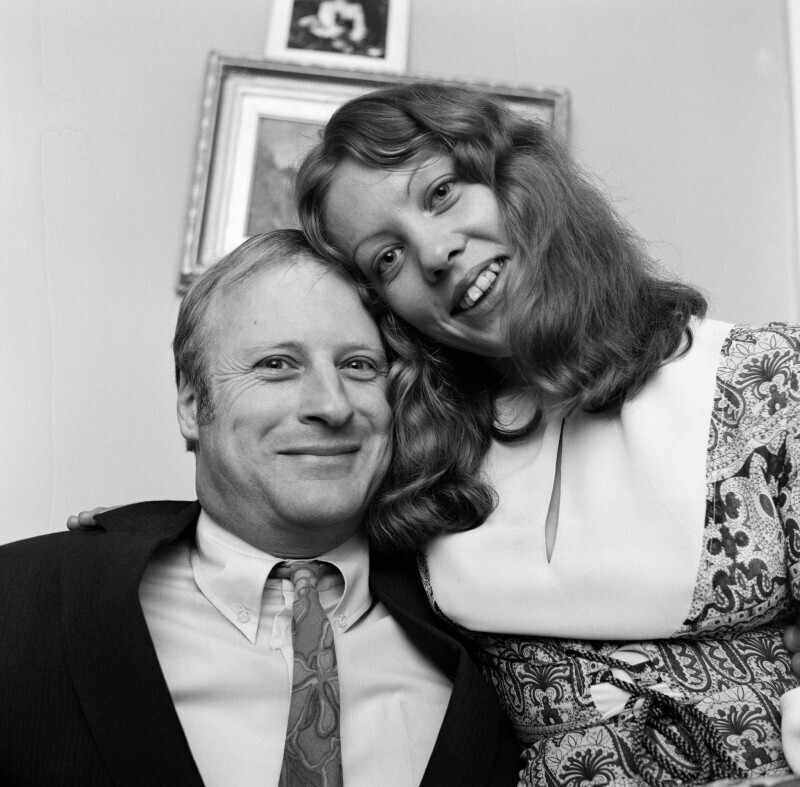 5 июня 1971 года. Доктор Мартин Коул, британский сексолог со своей новой женой Барбарой Чилтон.