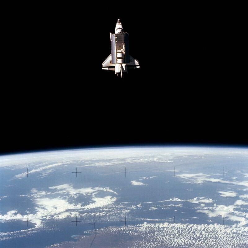 Шаттл «Челленджер» на орбите. Фото со спутника , 22 июня 1983 года.