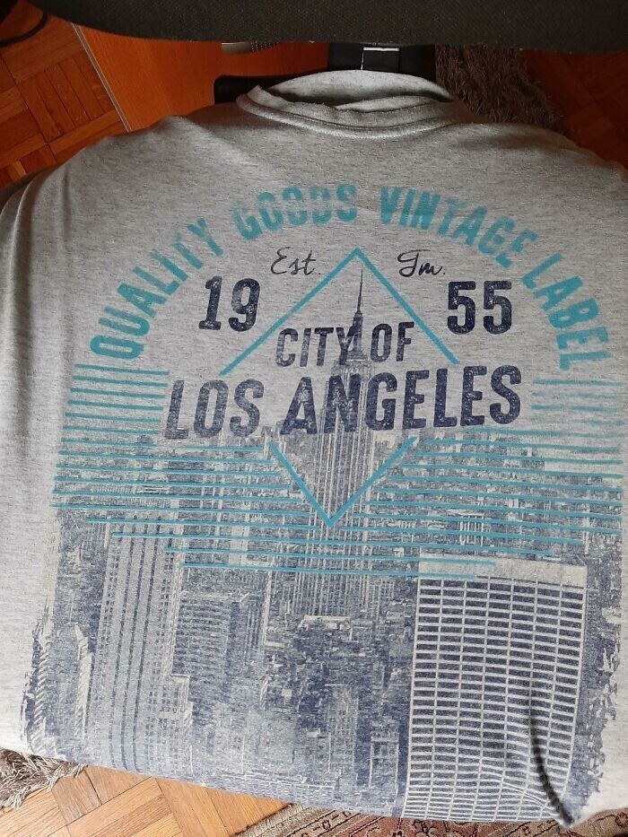 "Я только что понял, что на моей футболке "Лос-Анджелес" - фото небоскребов Нью-Йорка"