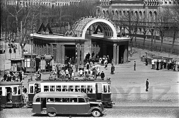 1930‑е годы, станция метро «Дворец Советов» (ст. м. «Кропоткинская»).