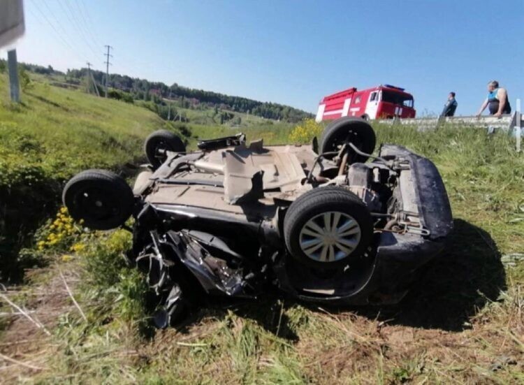16-летний подросток без прав в Татарстане угнал машину и устроил ДТП с тремя жертвами