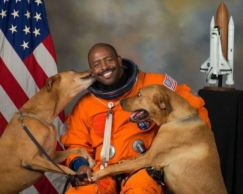 Астронавт NASA в отставке, официальный портрет Леланда Мелвина