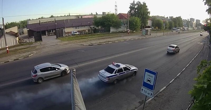 В Ульяновске во время погони машина ДПС  попала в аварию