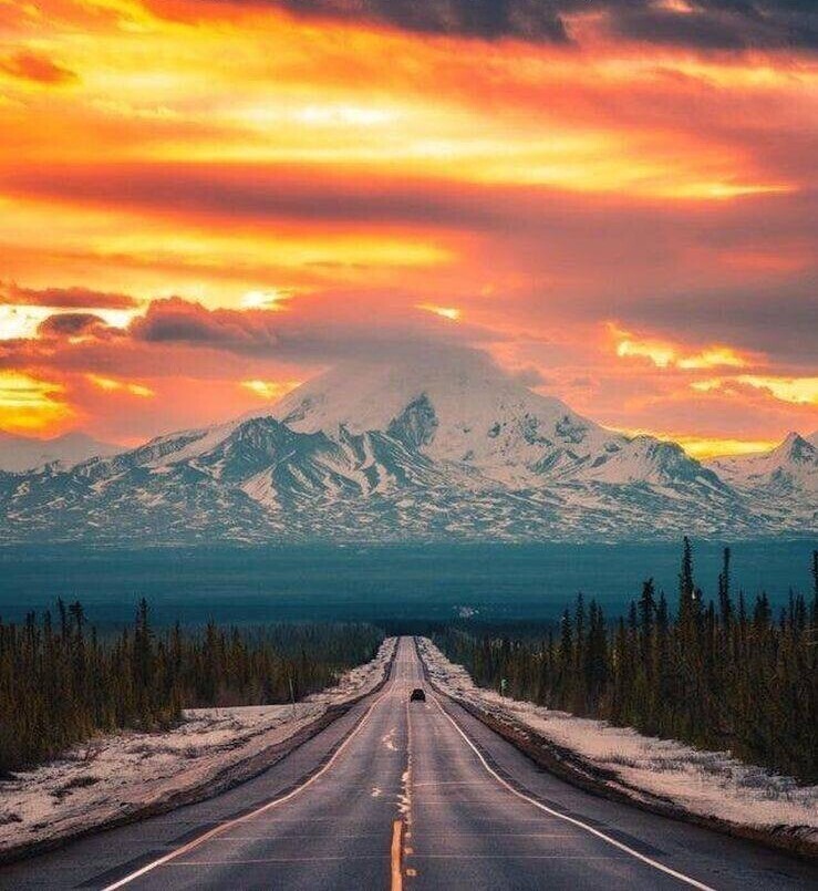Потрясающий закат над горой Драм, Аляска