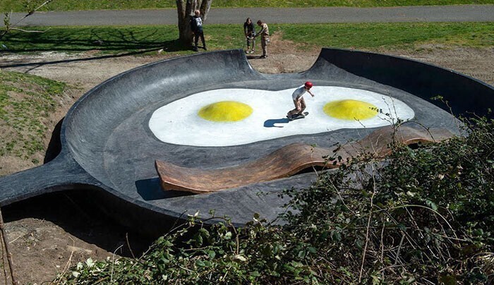 В пригороде Сиэттла есть скейт-парк в форме яичницы