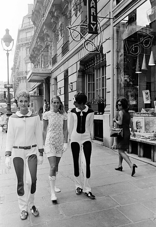 В Париже, в августе 1967 года