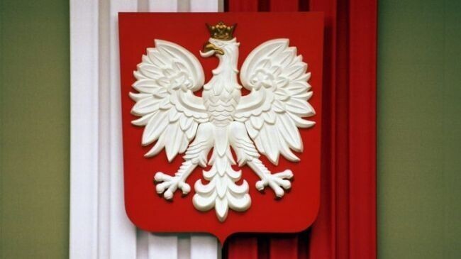 Правительство Польши планирует видоизменить герб, флаг и гимн страны 