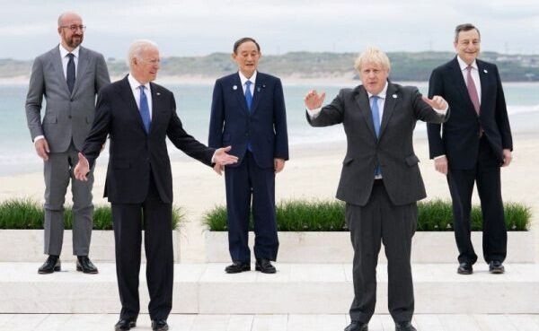 «Цирк» G7 во время пандемии: коллективный Запад отшутился на английском пляже