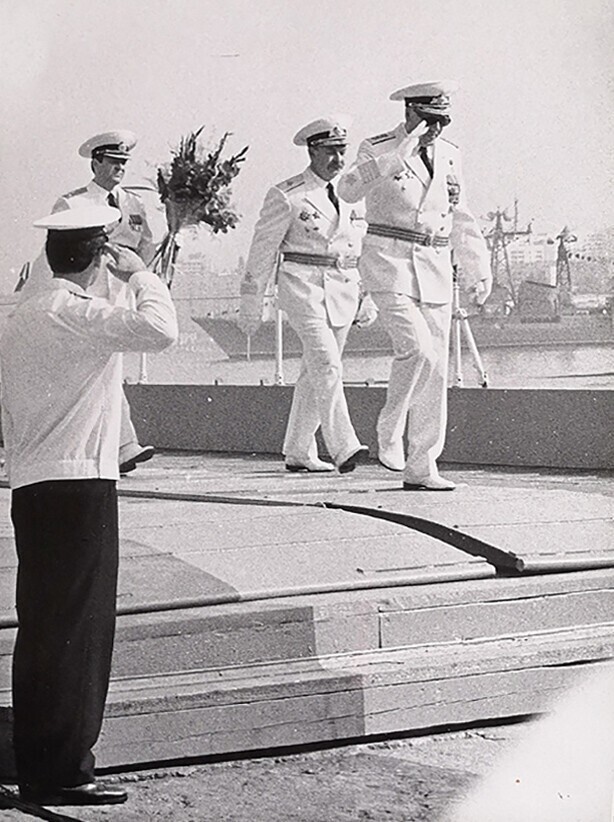 Хоть всю жизнь служить в военном флоте... 1989 год, Севастополь, день ВМФ. Фото В. Златомрежев