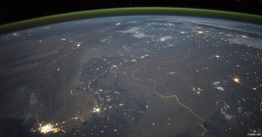 Граница Индии и Пакистана видна из космоса из-за 150000 индийских прожекторов...