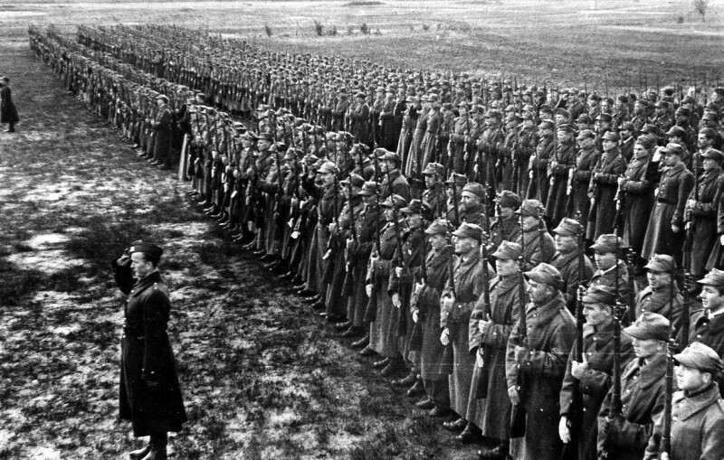 Польские части «армии Андерса» на построении перед убытием из СССР. 1942 год.