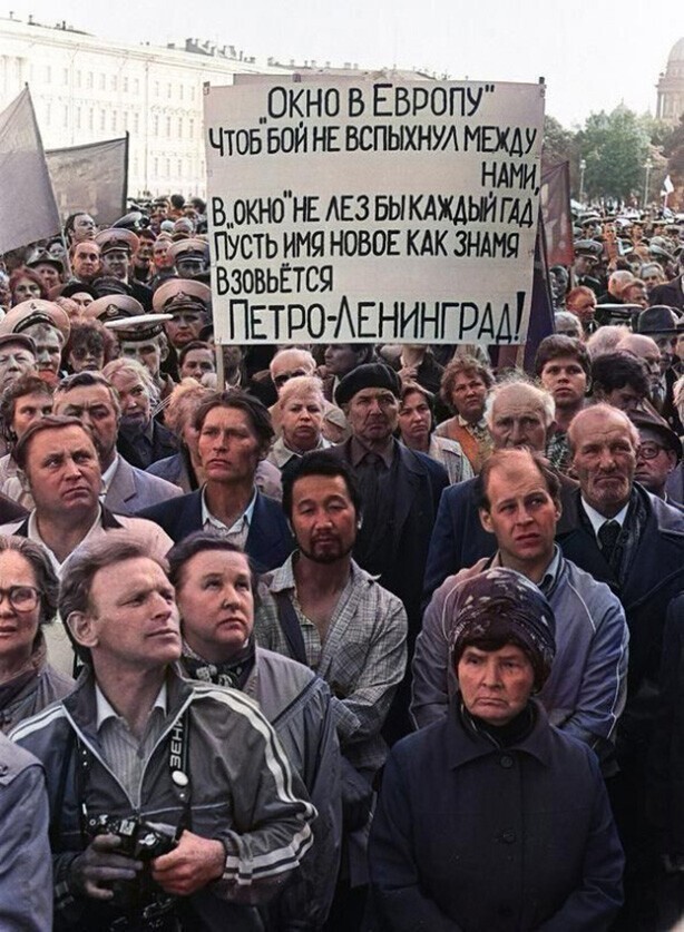 12 июня 1991 г. на референдуме 54 процента ленинградцев проголосовали за возвращение городу его исконного названия — Санкт-Петербург. Но были и такие предложения...