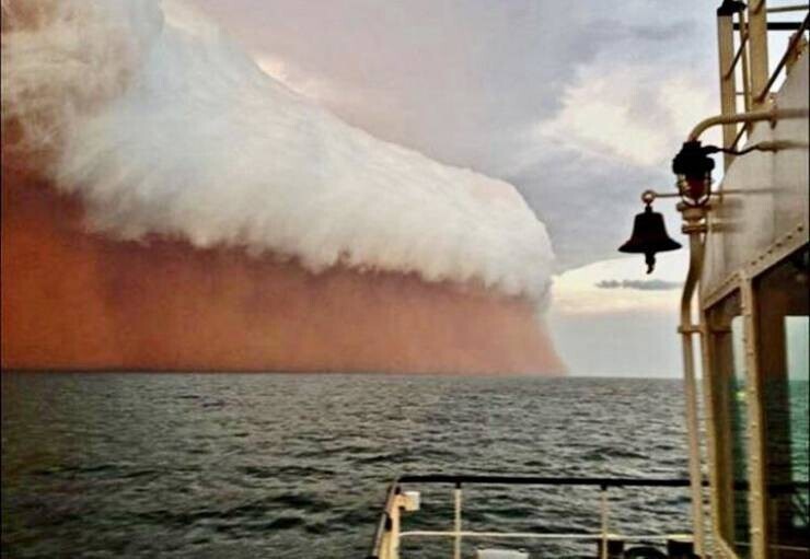 18. Пыльная буря в Австралии, похожая на гигантскую кружку пива