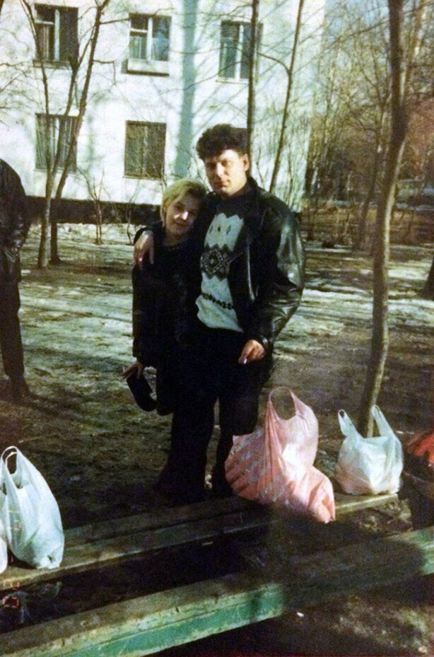 Юрий Клинских со своей подругой Ольгой Самариной. Москва, вторая половина 90-х