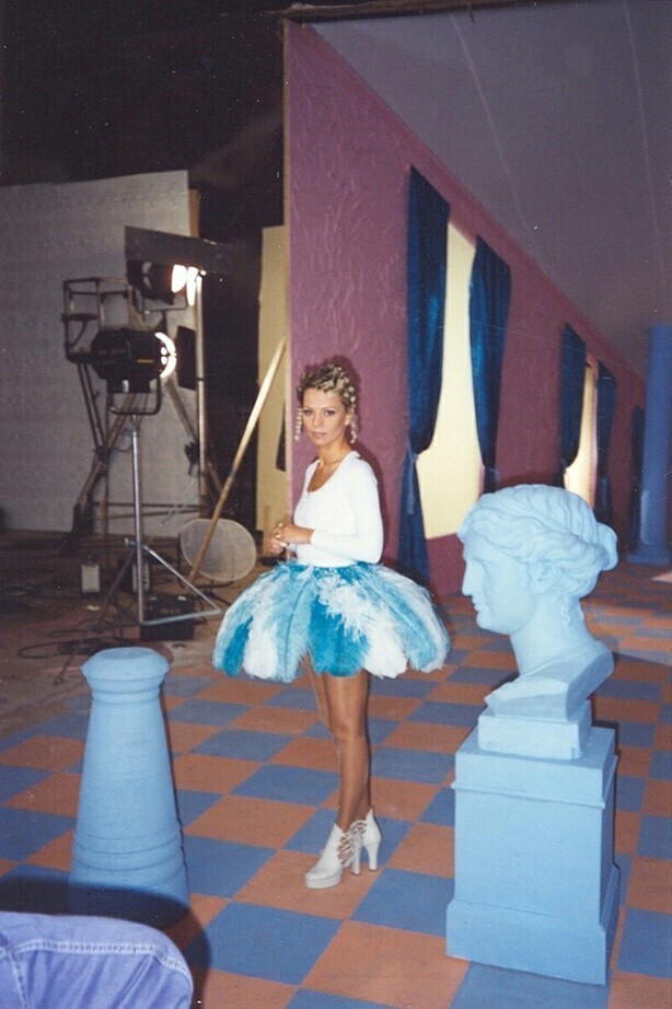 Певица Ирина Салтыкова на съёмках клипа «Серые глаза», 1995 год