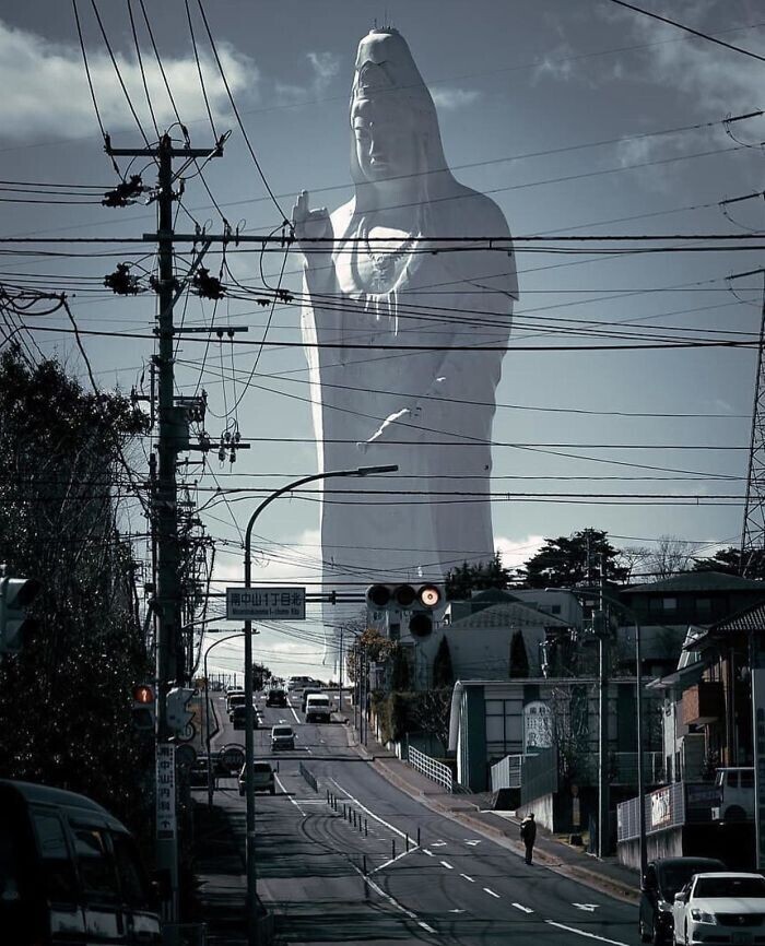 Статуя богини Каннон в японском городе Сенда - одна из самых больших статуй в мире