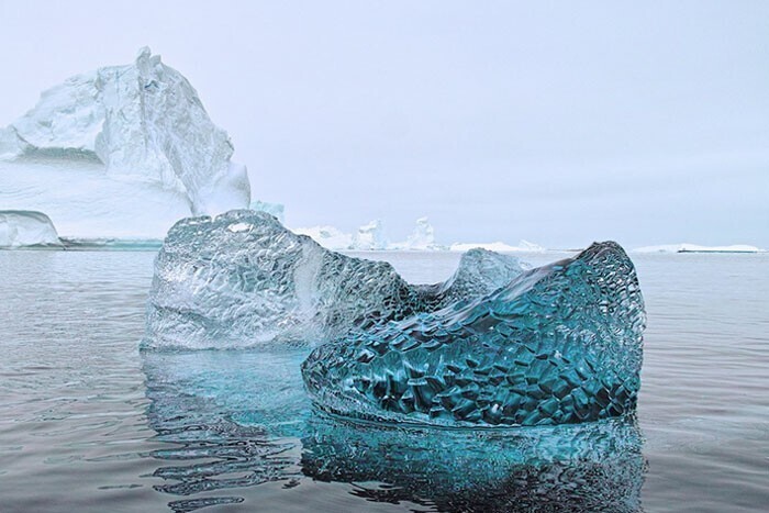 Этому голубому куску льда 10 тысяч лет
