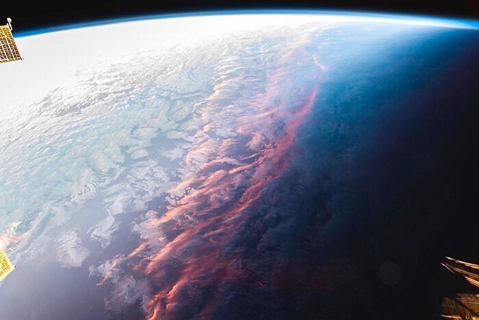 Так выглядит закат из космоса