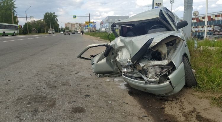 Авария дня. Автомобилистка устроила серьезное ДТП в Коми