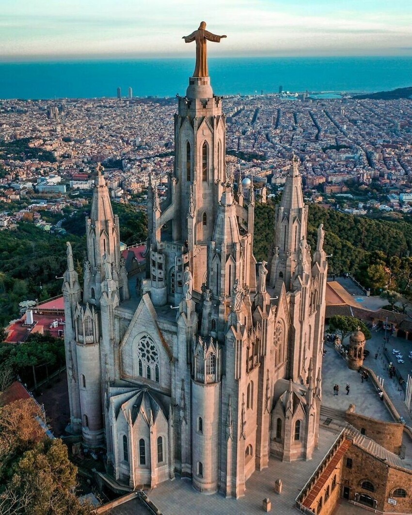 15. Храм Святого Сердца Иисуса в Барселоне, Испания