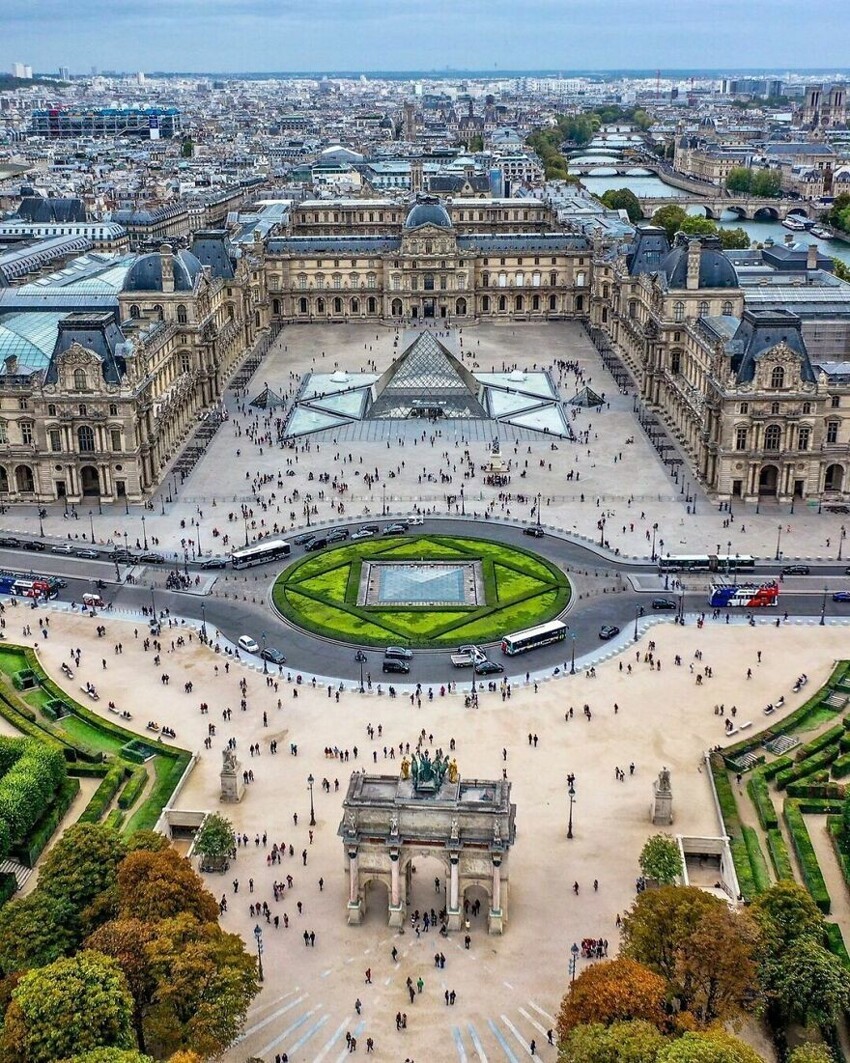 10. Лувр в Париже, Франция