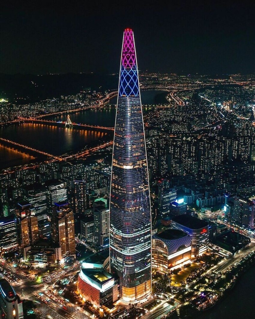 50. Небоскреб Lotte World Tower в Сеуле, Южная Корея