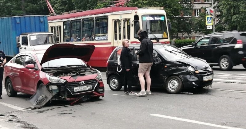 Автомобилистка потеряла сознание после ДТП в Петербурге