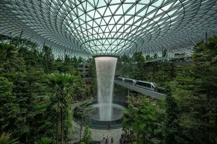 4. Аэропорт Skytrain Inside Jewel Changi, Сингапур