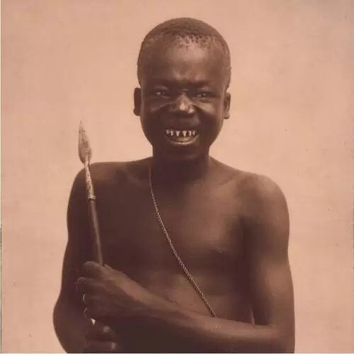 Благодаря тому, что у Ота были заточенные зубы, его представляли публике как людоеда