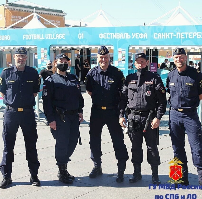 Шведские полицейские вышли патрулировать улицы Петербурга