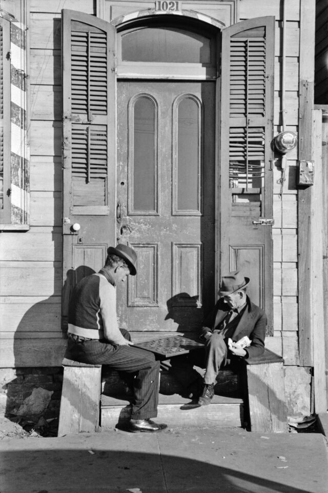 Воскресный день в Новом Орлеане, штат Луизиана. Игра в шашки, январь 1941 г.