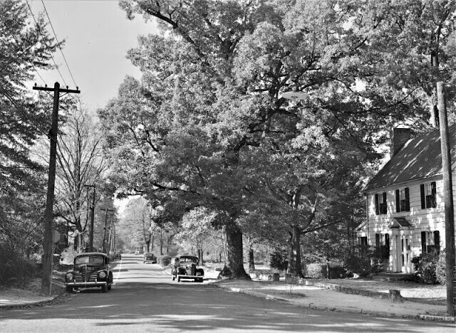 Улица в Чапел-Хилл, Северная Каролина, октябрь 1939 г.